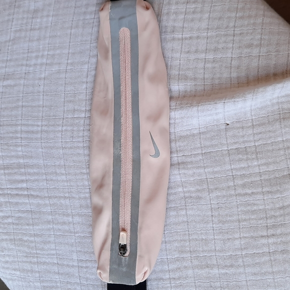 Nike light pink small slender fanny pack waist wallet - Picture 2 of 6
